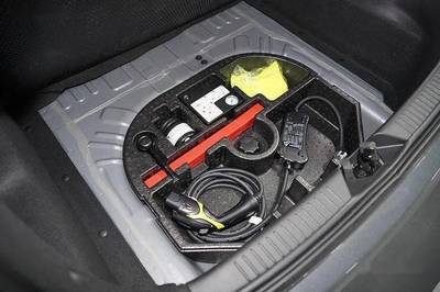 云度π3 E-Shock曜越版震撼上市，補貼后11.98萬元，引領(lǐng)小型電動SUV新風尚